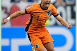 九游亚洲官网-包含荷兰遭遇科索沃逆转，深陷晋级危机的词条