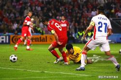 九游网页版-包含意大利队凭借点球淘汰捷克，晋级下一轮的词条