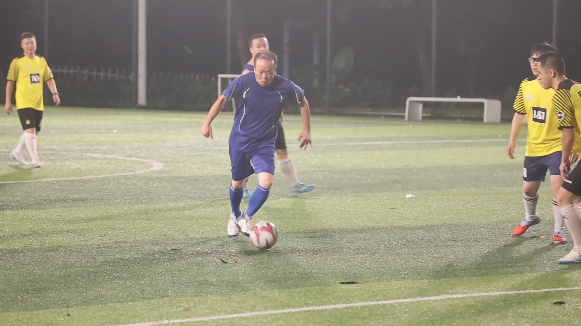 足球比赛中的精彩瞬间让人难忘！