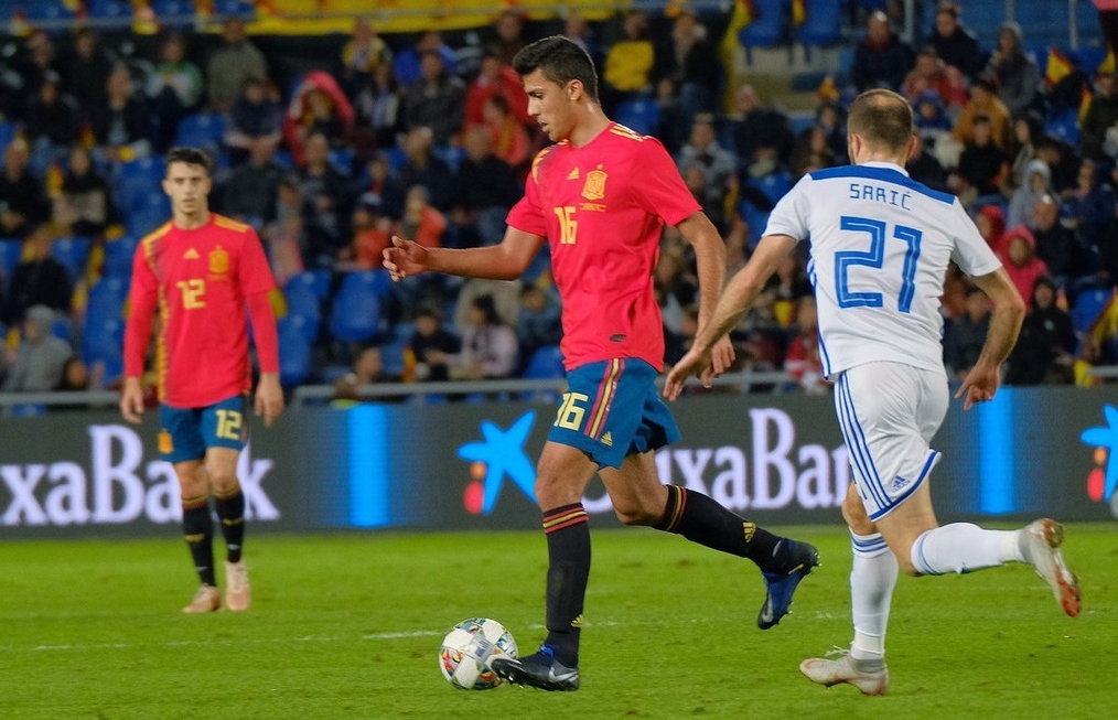 包含西班牙大破波黑,取得胜利晋级的词条 包含西班牙大破波黑,取得胜利晋级的词条