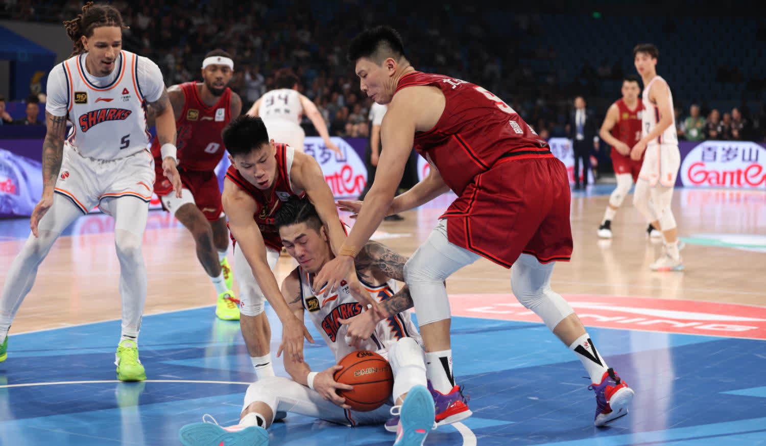 关于激烈对抗,擂鼓开战,篮球赛事火爆进行的信息 关于激烈对抗,擂鼓开战,篮球赛事火爆进行的信息