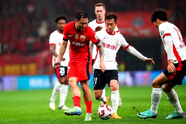 尤文图斯取得大胜，继续领跑积分榜的简单介绍